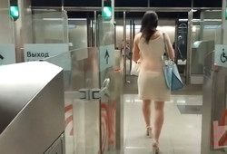 Красивый вид под платьем