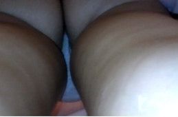 Подсмотрел под юбку рыженькой девушке