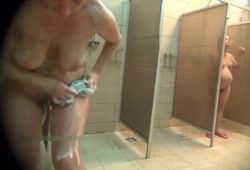 Подглядывание за женщинами в душе
