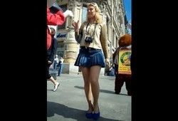 Заглядываем под юбки красивым девушкам