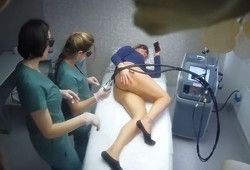 Девушка пришла к косметологу и попалась на снимающую камеру