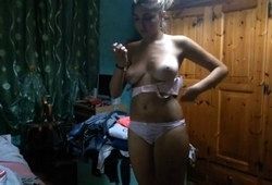 Сестра переодеваясь попалась на скрытую камеру