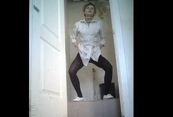 Девки писают а про камеру не знают