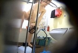 Разделась в ванной чтобы помыться