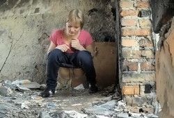 Подглядывают за девками в туалете и на улице